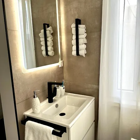 Apartment White Pearl *