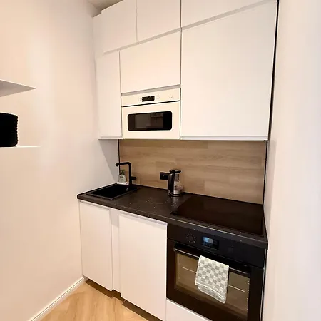White Pearl Apartment *